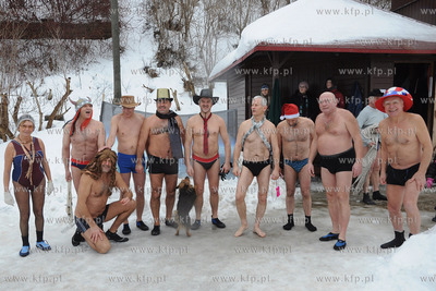 Plaza w Gdyni Redlowie. Klub Morsow Gdynskich przywital...