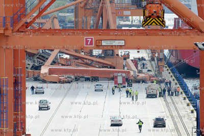 Przystan promowa Stena Line w Gdyni. Wychodzacy w podroz...