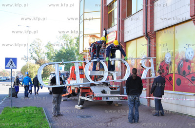 Gdansk. Zdjecie szyldu z budynku Artus Park przy ul...