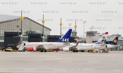 Port Lotniczy Gdansk im. Lecha Walesy. Nz. Widok na...