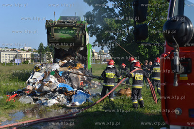 Pozar smieciarki Sanipor na ulicy Slaskiej w Gdyni....