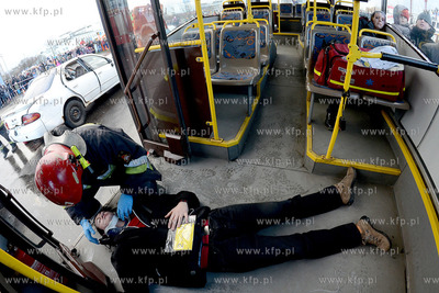 Gdynia. Molo Poludniowe. Pokaz ratownictwa medycznego...