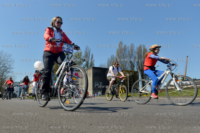 Bialo czerwony peleton pojawil sie 2 maja na ulicach...