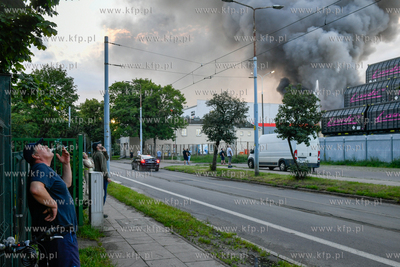 Pożar hali magazynowej w Nowym Porcie w Gdańsku....