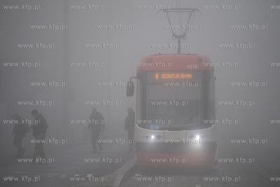 Poranna mgła na Stogach. Tramwaj. 27.10.2024 fot....