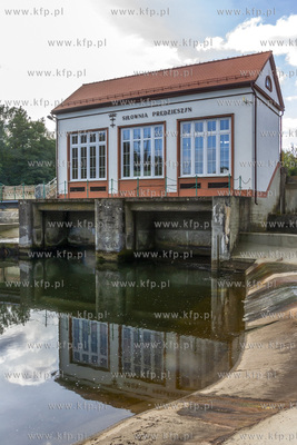 Elektrownia wodna Prędzieszyn na rzece Raduni w Straszynie...