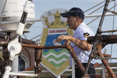 Brazylijska fregata Cisne Branco wpływa do Nabrzeża...