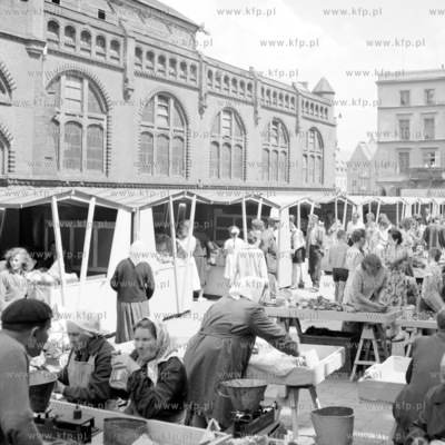 Targowisko przy Hali Targowej w Gdansku. 0003841z 1967...