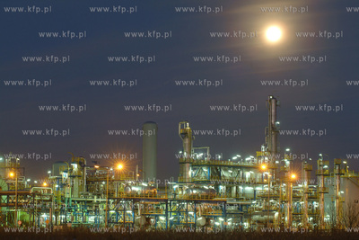 Rafineria Gdanska wieczorowa pora.
19.12.2002
fot....