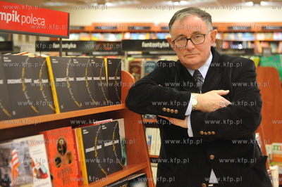 Spotkanie autorskie z profesorem Wiktorem Osiatynskim...