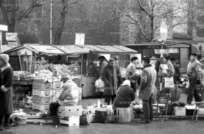 Hala Targowa w Gdansku na ul. Panskiej. 16.01.1994...