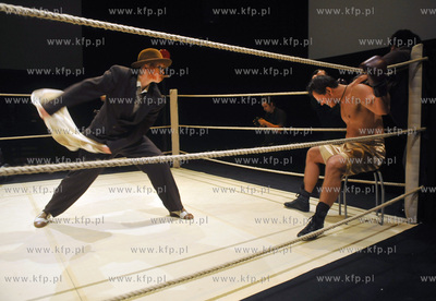 Spektakl Charlie Bokserem w rezyserii Piotra Cieplaka...