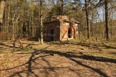 Grobowiec rodziny Gralathow na opuszczonym i zapomnianym...