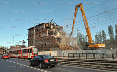 Wyburzanie stoczniowych budynkow przy ul. Jana z Kolna.
06.09.2012...