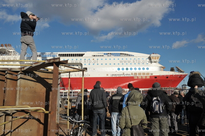 Stocznia Gdansk. Pochylnia B1. Wodowanie promu pasazersko-samochodowego...