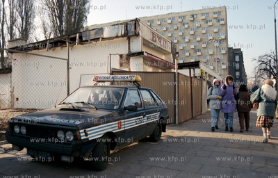 Rozbiorka pawilonu na ulicy 10 lutego w Gdyni. 12.1995...