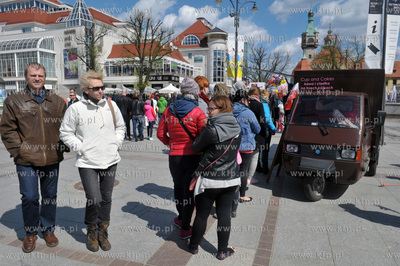 Sopot. Targ sniadaniowy na placu Przyjaciol Sopotu....