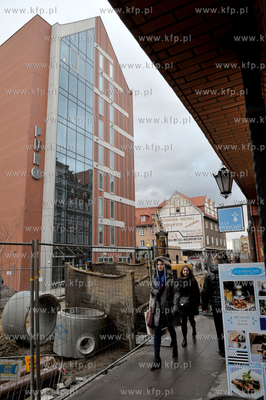 Gdańsk, Wyspa Spichrzów. Remont ul. Stagiewnej. 29.03.2016...