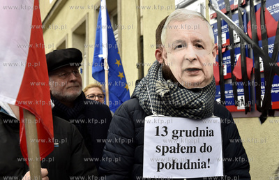 Pikieta opozycji przed biurami posłów PiS na Targu...