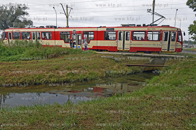Gdańsk Stogi. Tramwaj na ul. Wosia Budzysza, przystanek...
