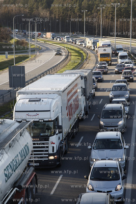 Korek na obwodnicy Trojmiasta spowodowany przebudowa...