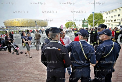 Gdansk Arena. Kibice wchodza na mecz mistrzostw europy...