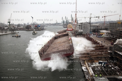 Uroczyste wodowanie statku typu PSV z dlugiej serii...