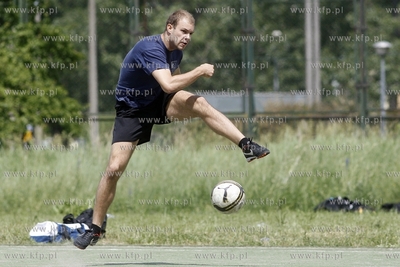Gdansk Zaspa. Pilkarski turniej dzikich druzyn Do przerwy...