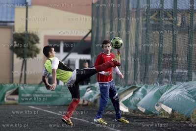 Gdansk Zaspa. Pilkarski turniej dzikich druzyn Do przerwy...