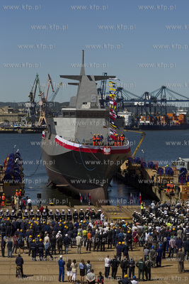 Stocznia Marynarki Wojennej w Gdyni. Wodowanie i chrzest...