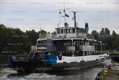 Ostatnie przeprawy przez Martwą Wisłe promem Wisłoujście.
31.05.2016
fot....