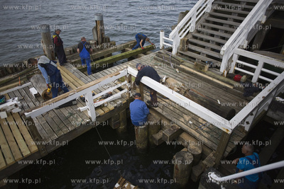 Sopot. Remont jednego z dolnych pomostów mola,
23.05.2017
fot....
