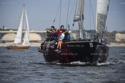 Gdynia.  Regaty o puchary: Komandora JKMW zorganizowane...