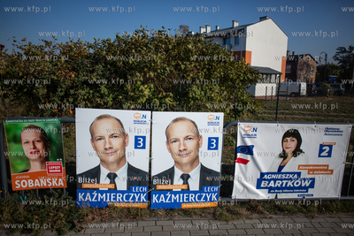 Samorządowa kampania wyborcza. Plakaty na ulicy Uczniowskiej...