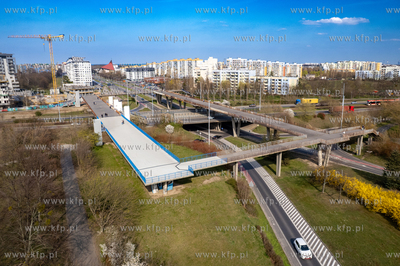 Kładka na Zaspie, łacząca Młyniec i Rozstaje, wznosząca...