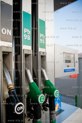 Gdansk. Wrzeszcz. Samoobsllugowa stacja paliw Neste...