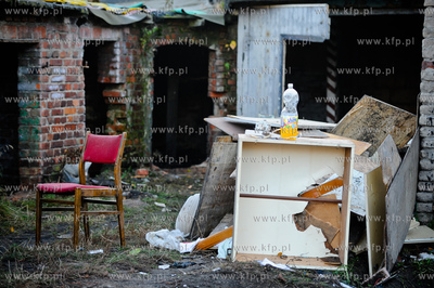 Gdansk. Remont drog i domow w gdanskiej dzielnicy Letnica,...