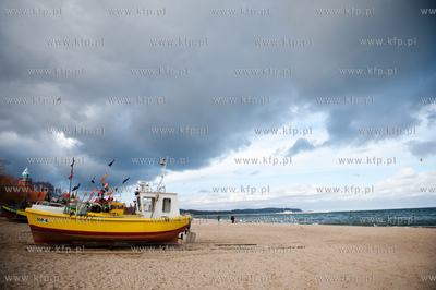 Plaza na granicy Gdanska i Sopotu w zimowe sloneczne...