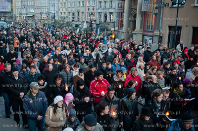 Gdanska Droga Krzyzowa, organizowana przez ojcow dominikanow.
30.03.2012
fot....