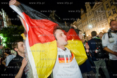 Gdansk. Dlugi Targ. Kibice niemieccy, greccy i polscy...