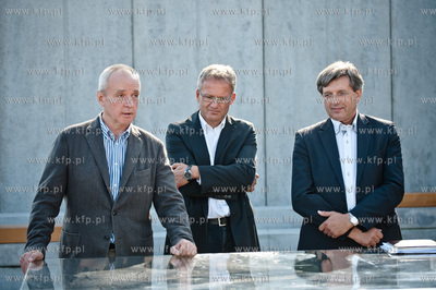 Gdansk. Konferencja prasowa orazz uroczyste zawieszenie...