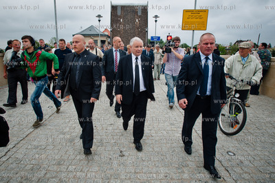 Elblag. Most Gorny. Wspolna konferencja prasowa nowo...
