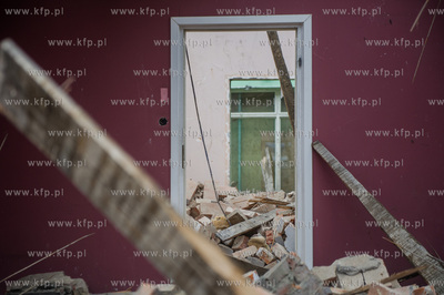 Gdansk. Rozbiorka budynkow znajdujacych sie przy skrzyzowaniu...