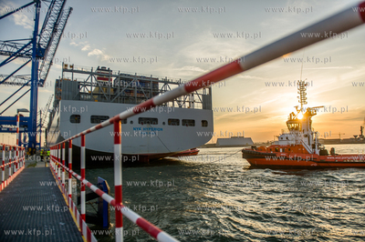 Gdansk. Terminal kontenerowy DCT. Kolejne zawiniecie...