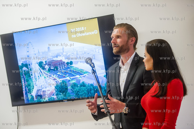 Gdansk. Wyspa Wpichrzow. Uruchomienie kola widokowego...