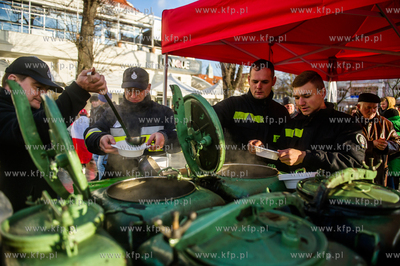 Sopot. Parada zabytkowych wozów strażackich i zabytkowych...