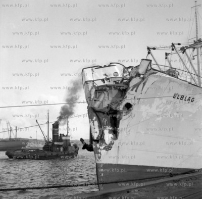 Statek m-s Elblag przy nabrzezu polskim w Gdyni. Widoczne...