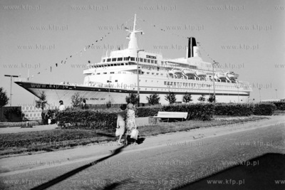 Wycieczkowiec plywajacy pod bandera norweska Royal...