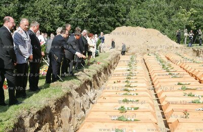 Szczecin/Glinna/zachodniopomorskie. Na cmentarzu wojennym...