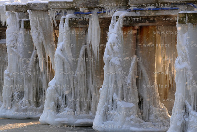 Gdynia Orlowo w zimowej szacie. Nz. Zamarzniete orlowskie...